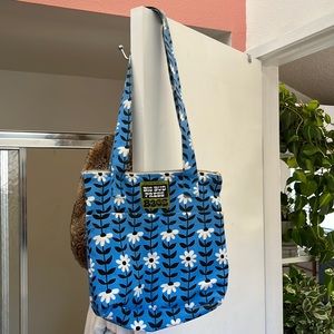 Big Bud Press Blue Daisy Zip Tote